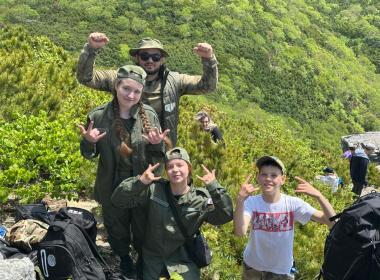 День России на высоте: курсанты Центра «ВОИН» покорили гору Российская