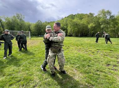Директор камчатского филиала Центра «ВОИН» Александр Бурхавецкий провел мастер-класс по самообороне для курсантов смены