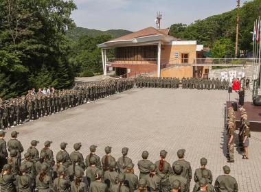 Директор Центра «ВОИН» и директор ВДЦ «Океан» открыли межрегиональную смену «Время юных героев» на Дальнем Востоке
