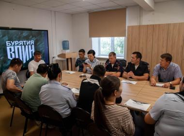 Сотрудникам МВД Бурятии вручили сертификаты о подготовке в Центре «ВОИН»