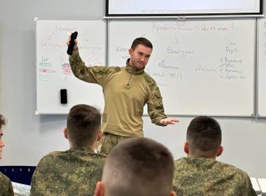 Инструкторы центра «ВОИН» обучают курсантов ВУЦ ЧГУ им. И.Н. Ульянова тактической медицине и управлению беспилотниками