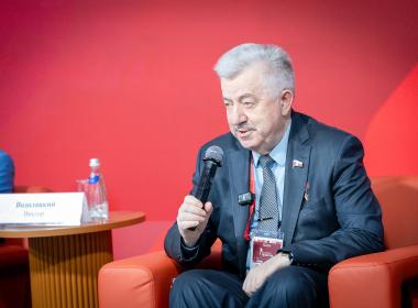 Виктор Водолацкий поделился успешными практиками Центра «ВОИН» с участниками Всероссийского патриотического форума