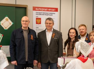 В преддверии Дня Победы Дмитрий Чернышенко оценил работу патриотических центров и образовательных организаций ЛНР