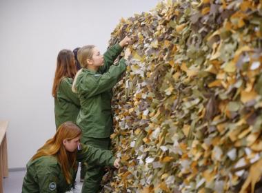 Курсанты Центра «ВОИН» сплели маскировочную сеть для участников СВО