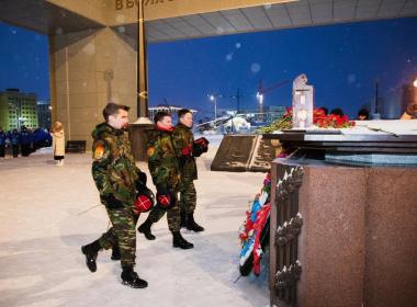 Символ единства и памяти: частица Вечного огня из Мурманска прибыла в Салехард