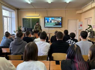 Курсанты Центра «ВОИН» поздравили с Днем воссоединения Крыма с Россией