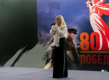 Ветеран Медков спел «Катюшу», дал советы молодежи и станцевал вальс с курсанткой Центра «ВОИН» в ходе телемоста